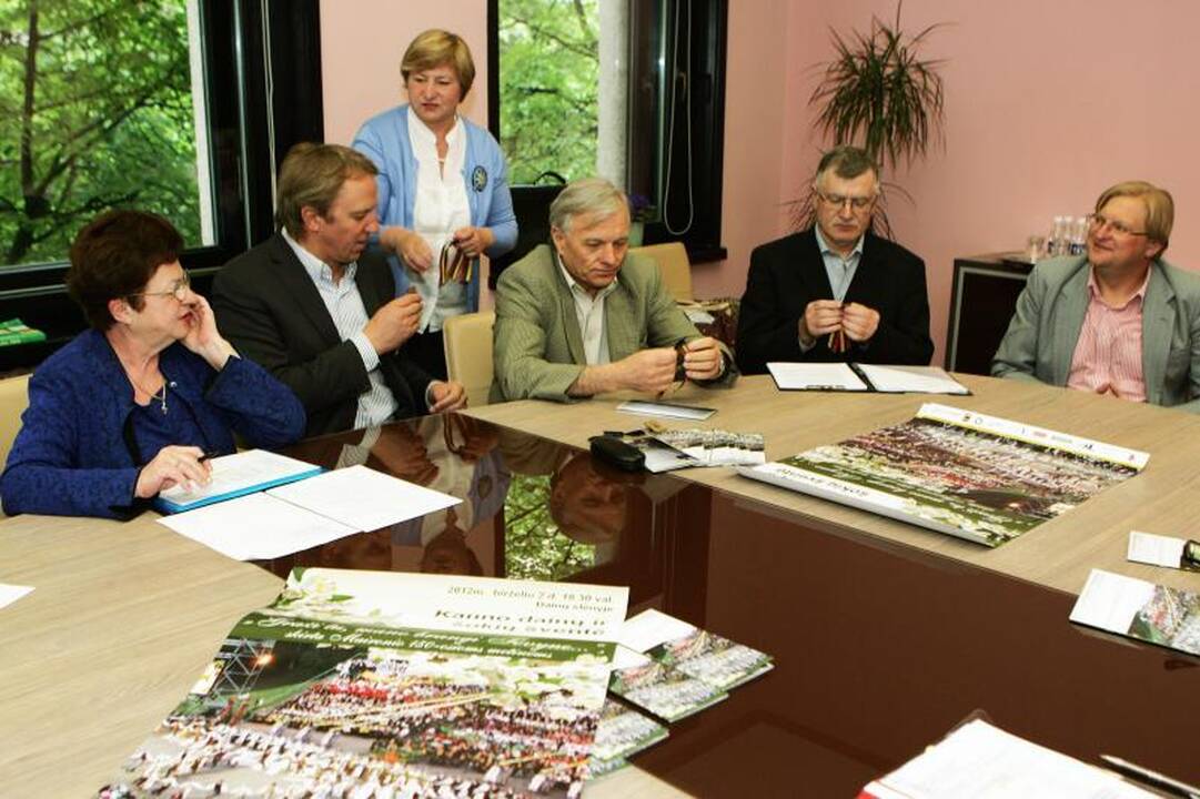 Dainų ir šokių šventę lydi tiek džiaugsmas, tiek nerimas
