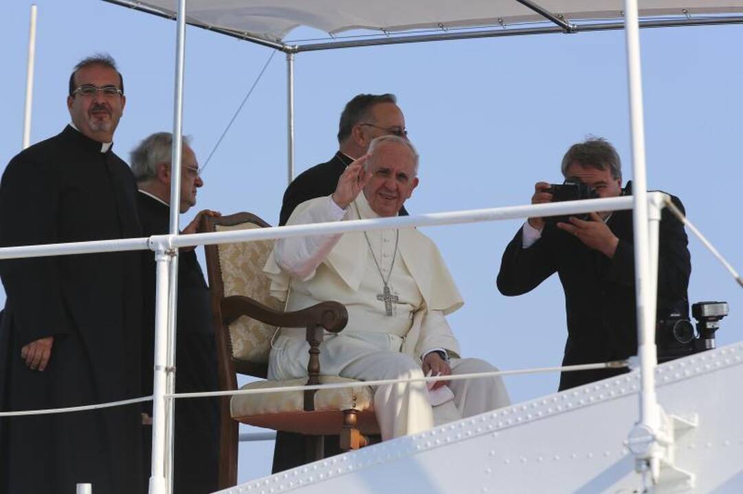Popiežius Pranciškus atvyko į neteisėtų migrantų „Meką“ Italijoje