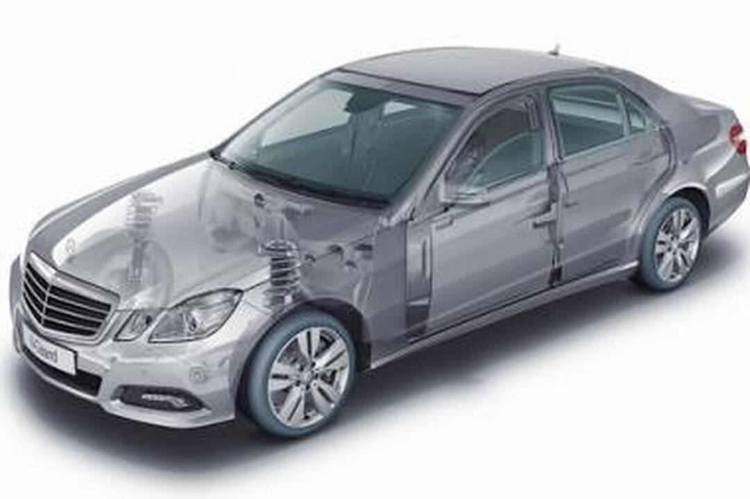 „Mercedes-Benz“ pristatė šarvuotą naujieną