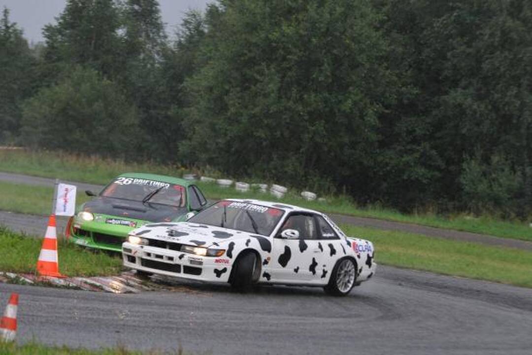 „Driftingo čempionatas“: savaitgalį Šiauliai skendo dūmuose