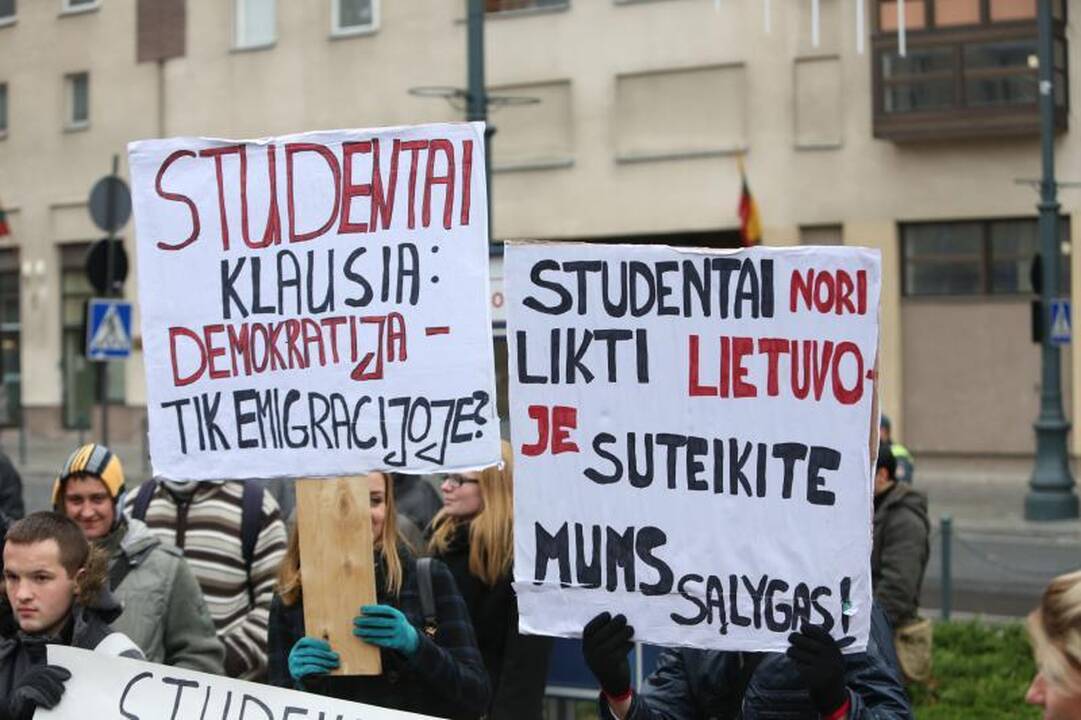 Jaunimas ragino nesitepti rankų neskaidriais rinkimais