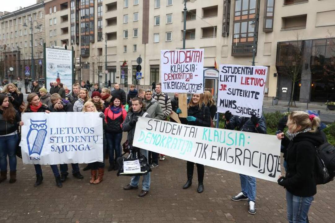 Jaunimas ragino nesitepti rankų neskaidriais rinkimais