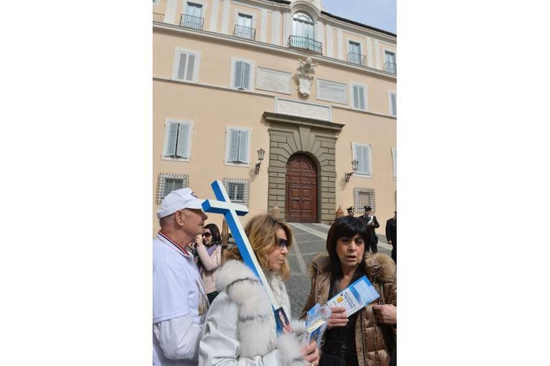 Popiežius Pranciškus atvyko aplankyti savo pirmtako Benedikto XVI