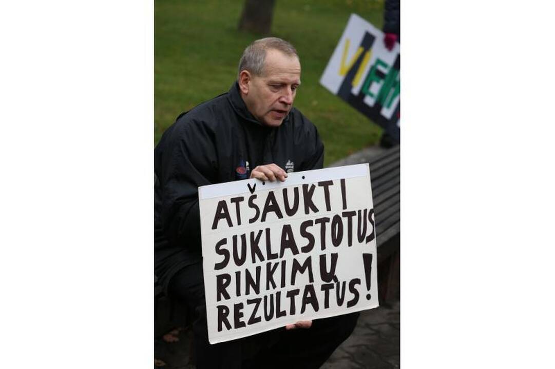 Jaunimas ragino nesitepti rankų neskaidriais rinkimais