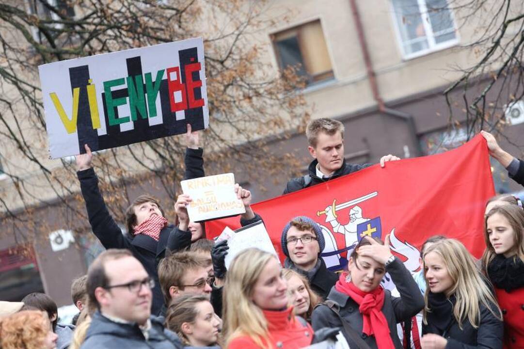Jaunimas ragino nesitepti rankų neskaidriais rinkimais