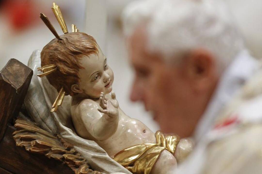 Popiežius ragino už švenčių blizgesio pamatyti Kristaus nusižeminimą