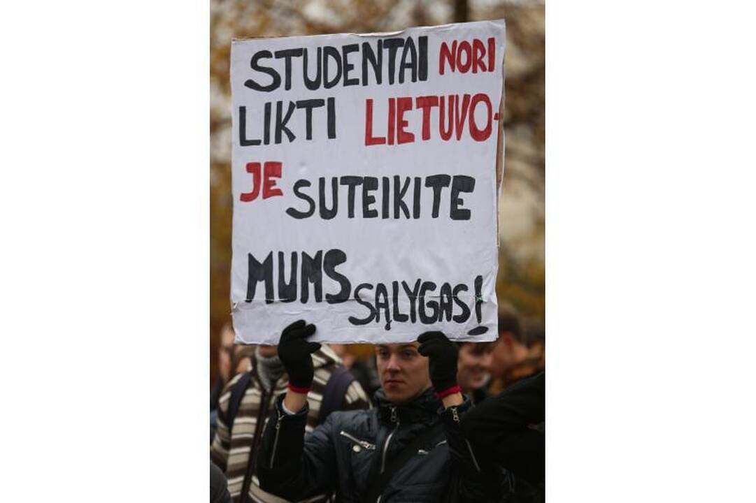 Jaunimas ragino nesitepti rankų neskaidriais rinkimais