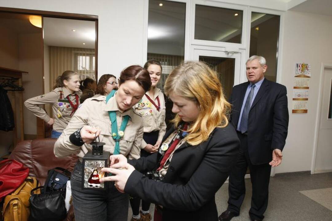 Betliejaus taikos ugnis įteikta Klaipėdos miesto merui