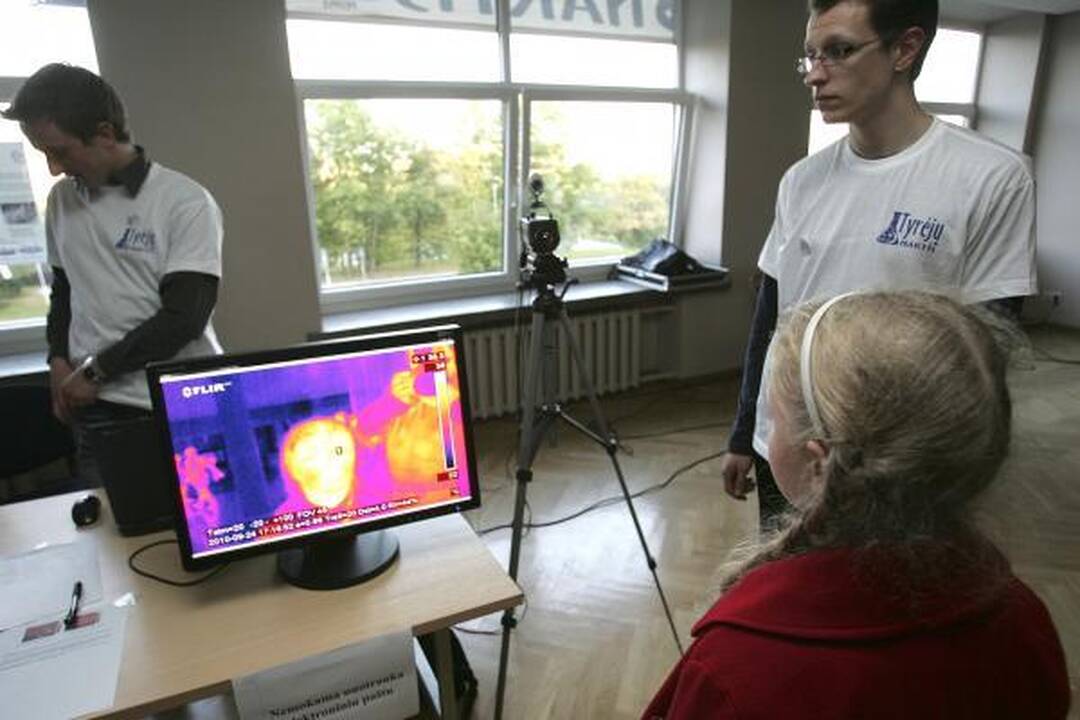 „Tyrėjų naktis“: pačiupinėk žaibą, nutūpk mėnulyje, išrask spalvą