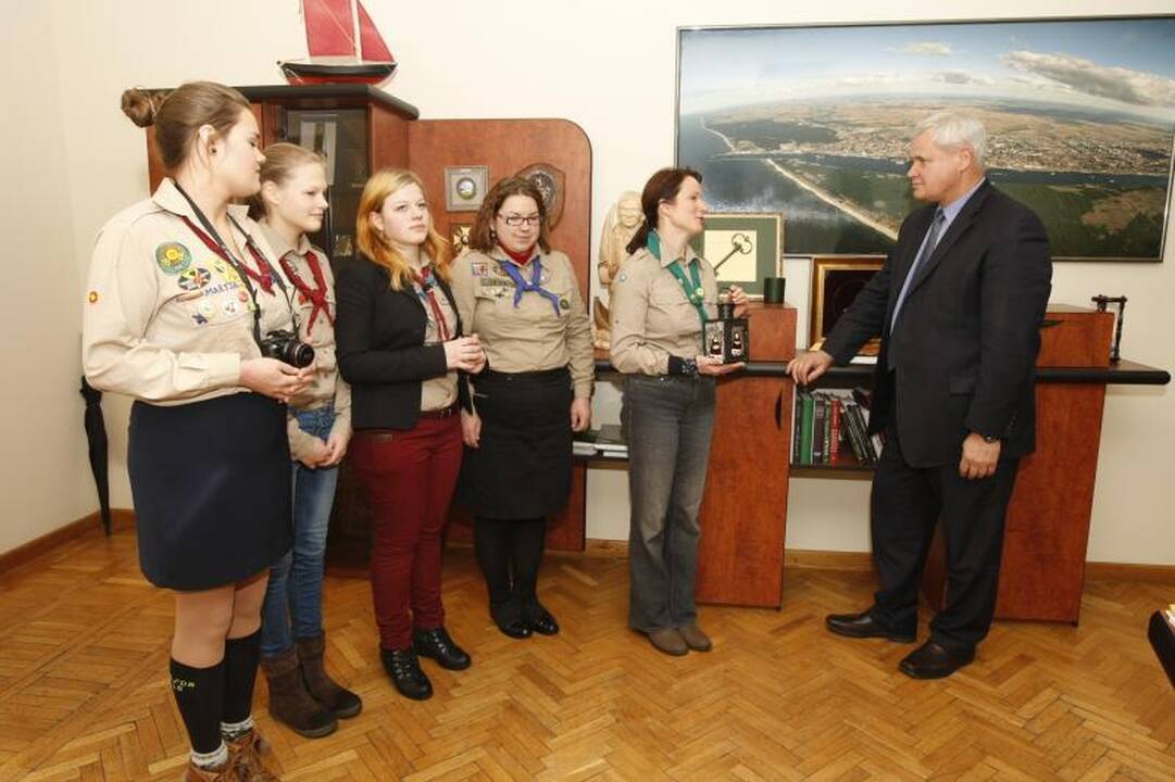 Betliejaus taikos ugnis įteikta Klaipėdos miesto merui