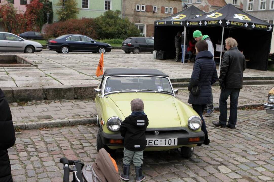 Klaipėdos senamiestyje – senovinių automobilių paradas