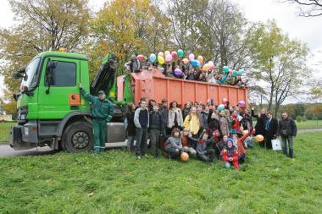 „Eko-mokyklos“ dalyviai surinko 5,2 tonos plastiko