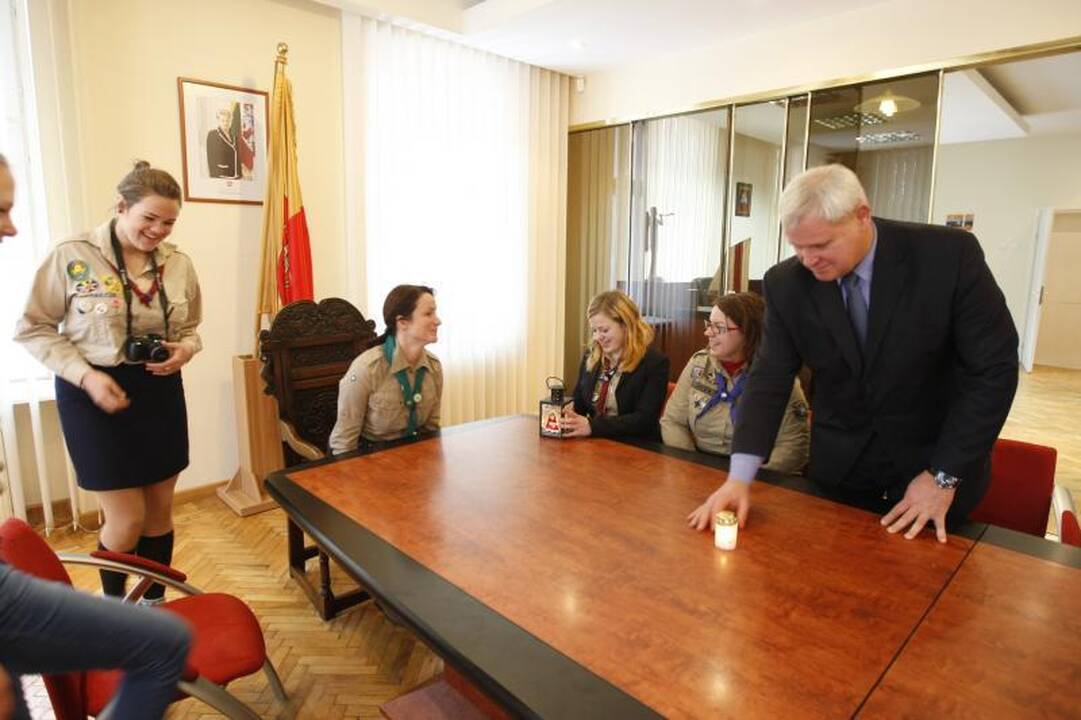 Betliejaus taikos ugnis įteikta Klaipėdos miesto merui