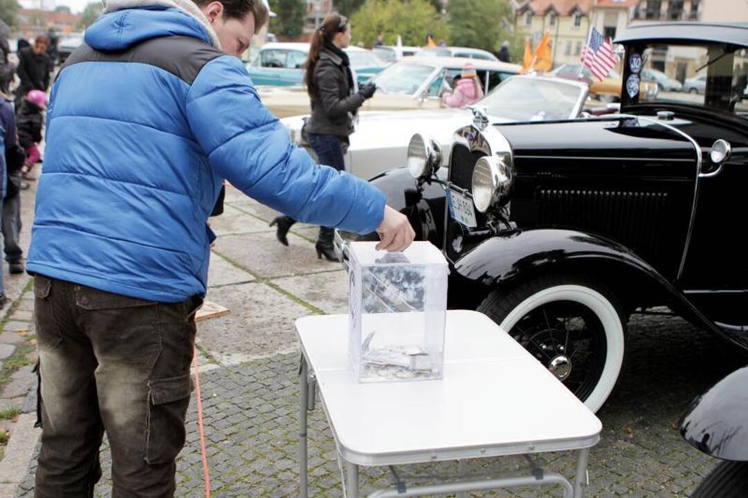 Klaipėdos senamiestyje – senovinių automobilių paradas