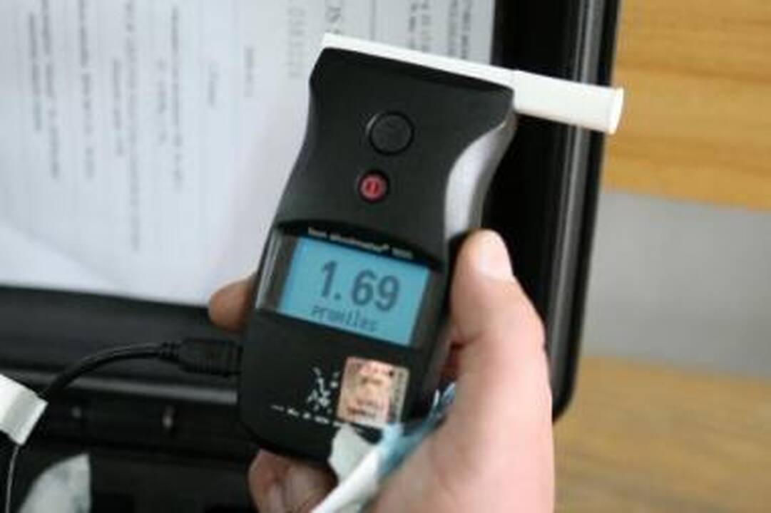 Tikrins: pajūrio policininkai tikino, kad naujametę naktį alkoholio matuoklių nepritrūks.