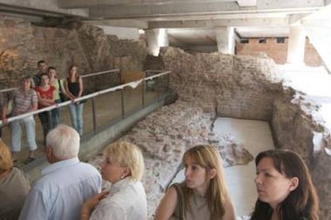 Autentika: rūsyje glūdi atkasti Valdovų rūmų pietinio korpuso pamatai. Kad jie neirtų, rūmuose palaikomas griežtas mikroklimatas.