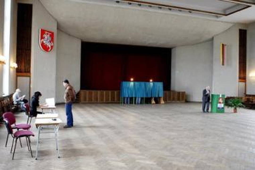Apatija: vakar į rinkimų apylinkes atėjo kur kas mažiau rinkėjų nei prieš porą savaičių.