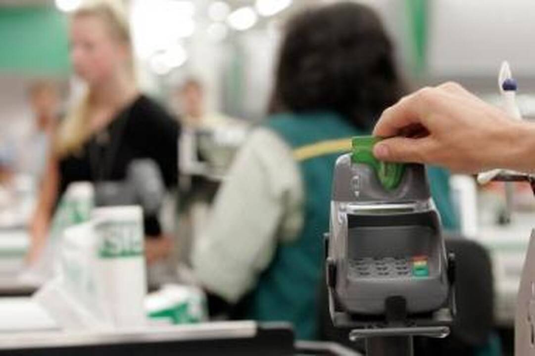 Prievolė: kol kas tik kai kuriuose prekybos centruose esantys PIN kodų skaitytuvai iki metų pabaigos privalo atsirasti visose kasose.