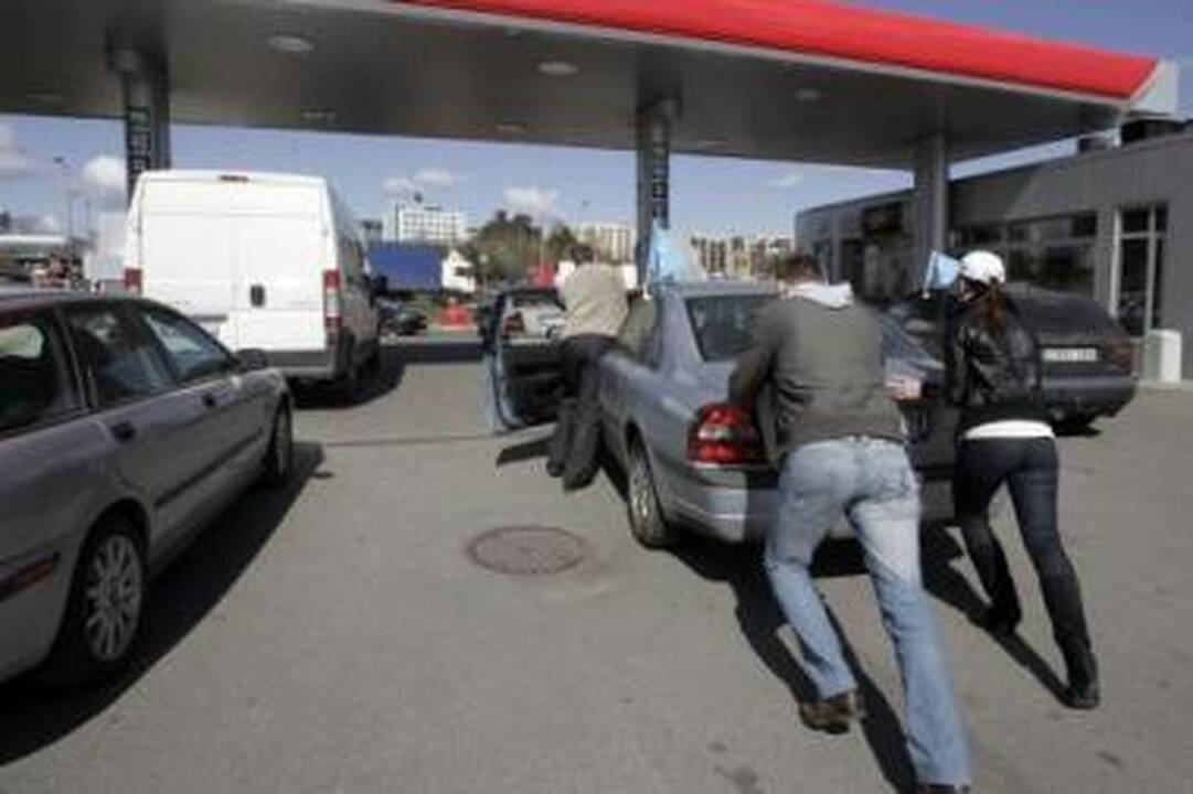 Planai: šįsyk vairuotojai ketina ilgesniam laikui apgulti degalines.
