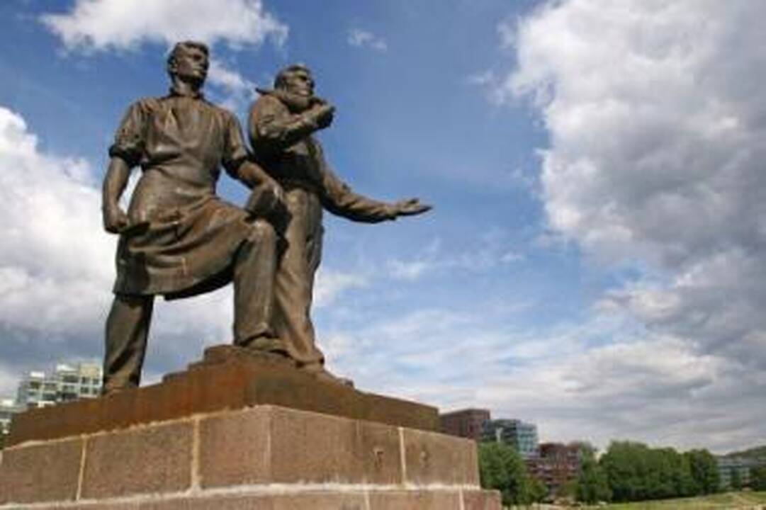 Reliktas: kolūkietį, kareivį, darbininką ir studentą vaizduojančios Žaliojo tilto skulptūros pastatytos 1952-aisiais.