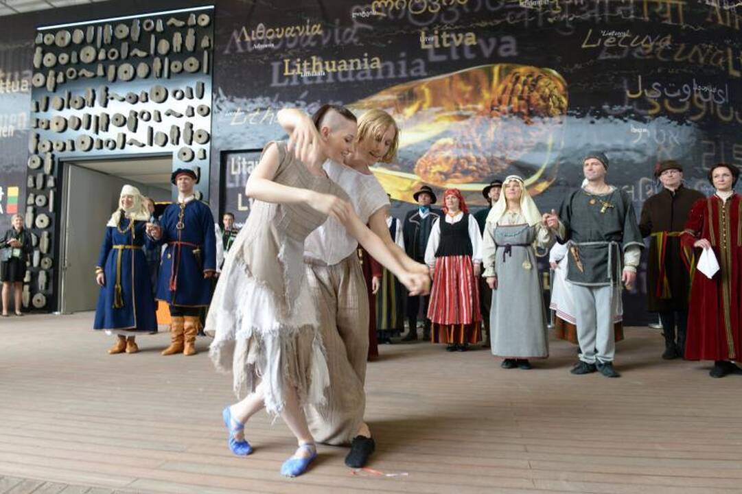 Į Lietuvos paviljoną kvietė trankiu šokiu