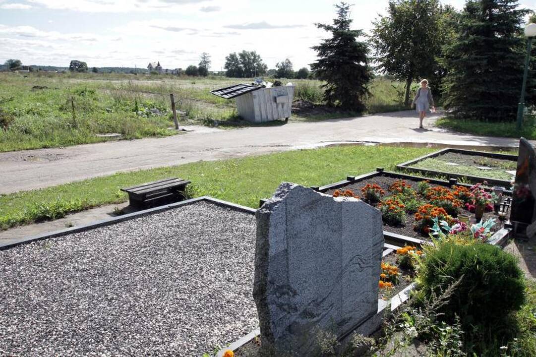 Lėbartų kapinių plėtra stringa