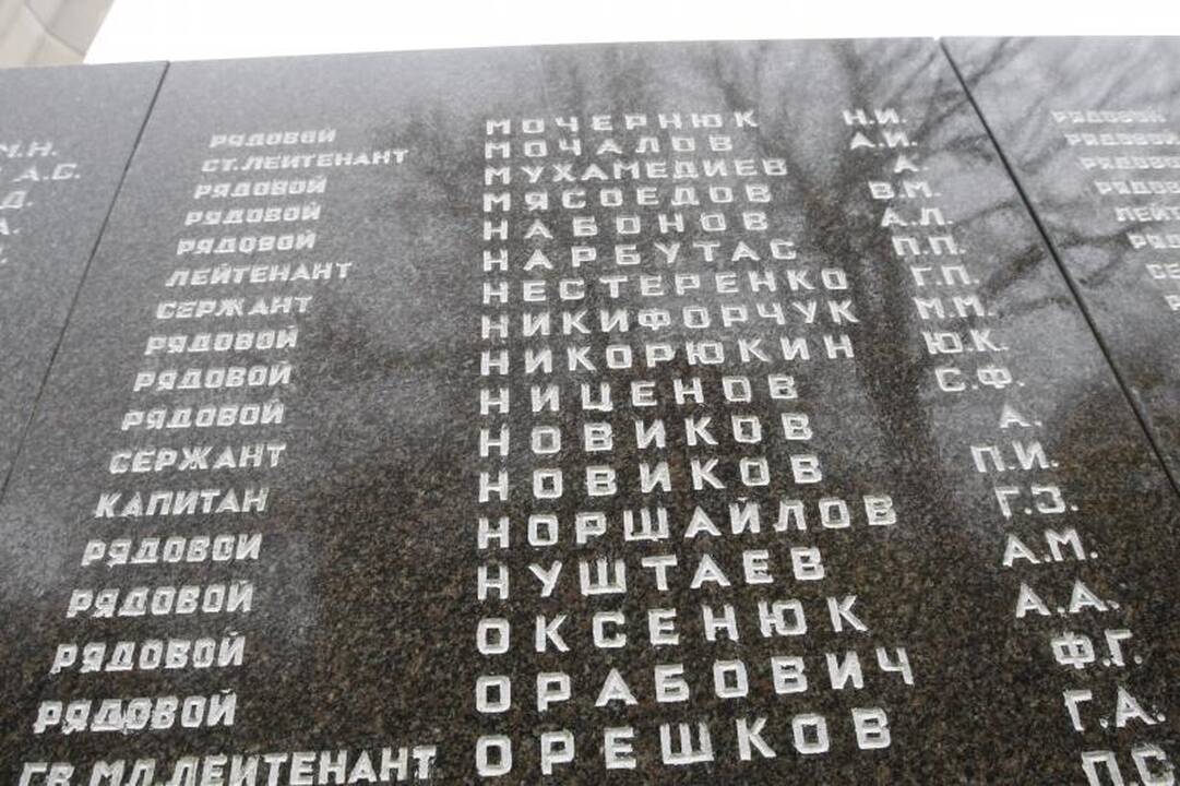 Žuvusiųjų paieškos tęsiasi ir šiandien
