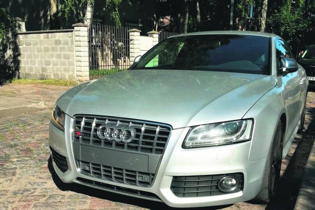 Vagys nuskriaudė sporto žvaigždę: „Audi“ liko be vardinių numerių