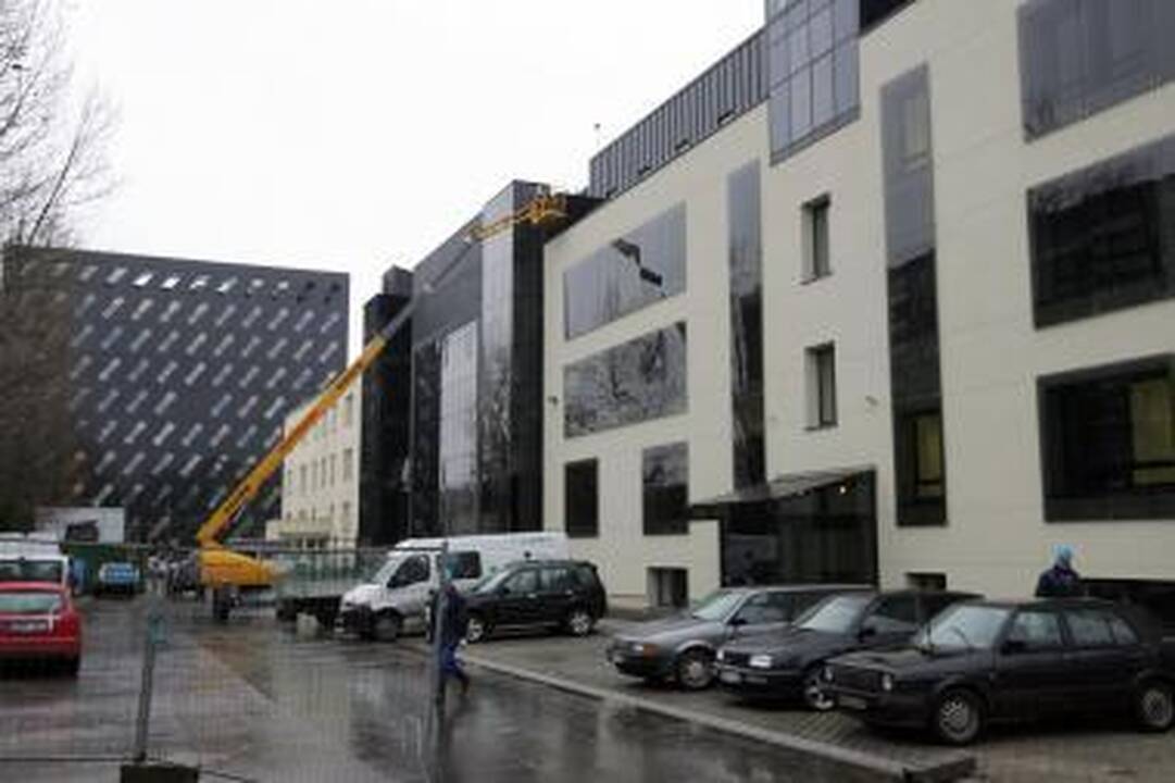 Negana: nors į šių pastatų rekonstrukciją jau įmerkta daugiau kaip 11 mln. litų, prokurorai vis dar skundžiasi, kad patalpose šalta.