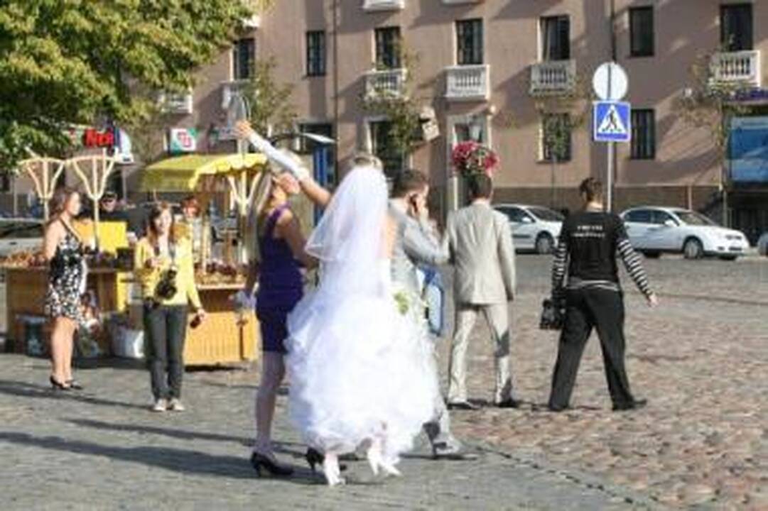 Neatsakingi: kai kurios poros, nutarusios nebesituokti, apie tai nepraneša arba praneša likus dienai ar kelioms iki ceremonijos.