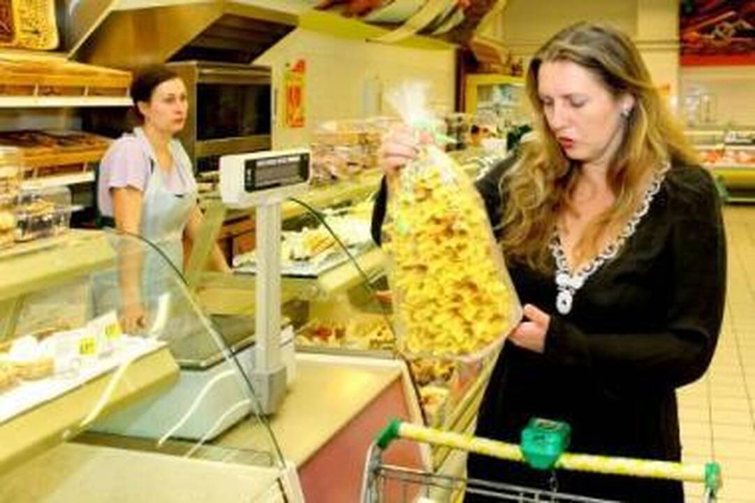 Apsimoka: prekybininkai pamiršo kadaise duotą pažadą nedirbti bent per didžiąsias religines šventes.