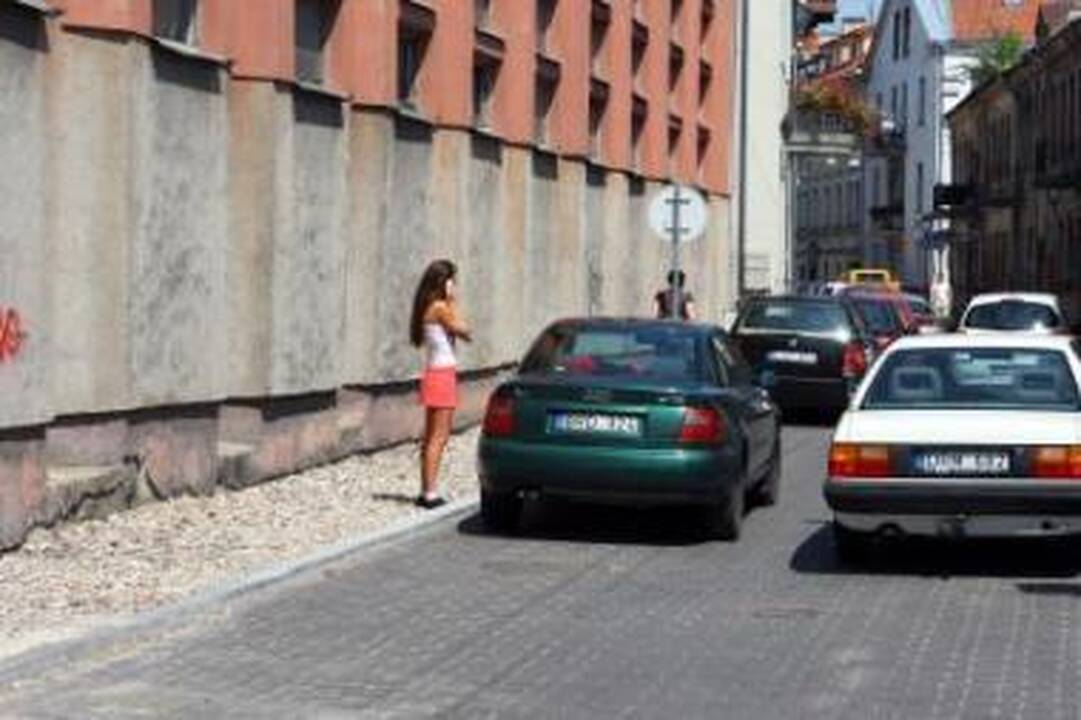Brokas: dėl projektavimo klaidos neliko pinigų šaligatviams įrengti baigiamoje tvarkyti Palangos gatvėje.