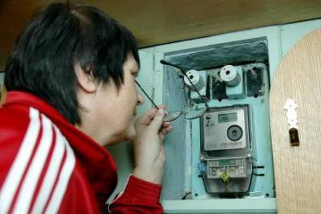 Apskaičiavo: kai kurie klaipėdiečiai įsitikinę, jog pabrangus elektrai jiems labiau apsimoka naudoti vienanarį nei dviejų zonų elektros tarifus.