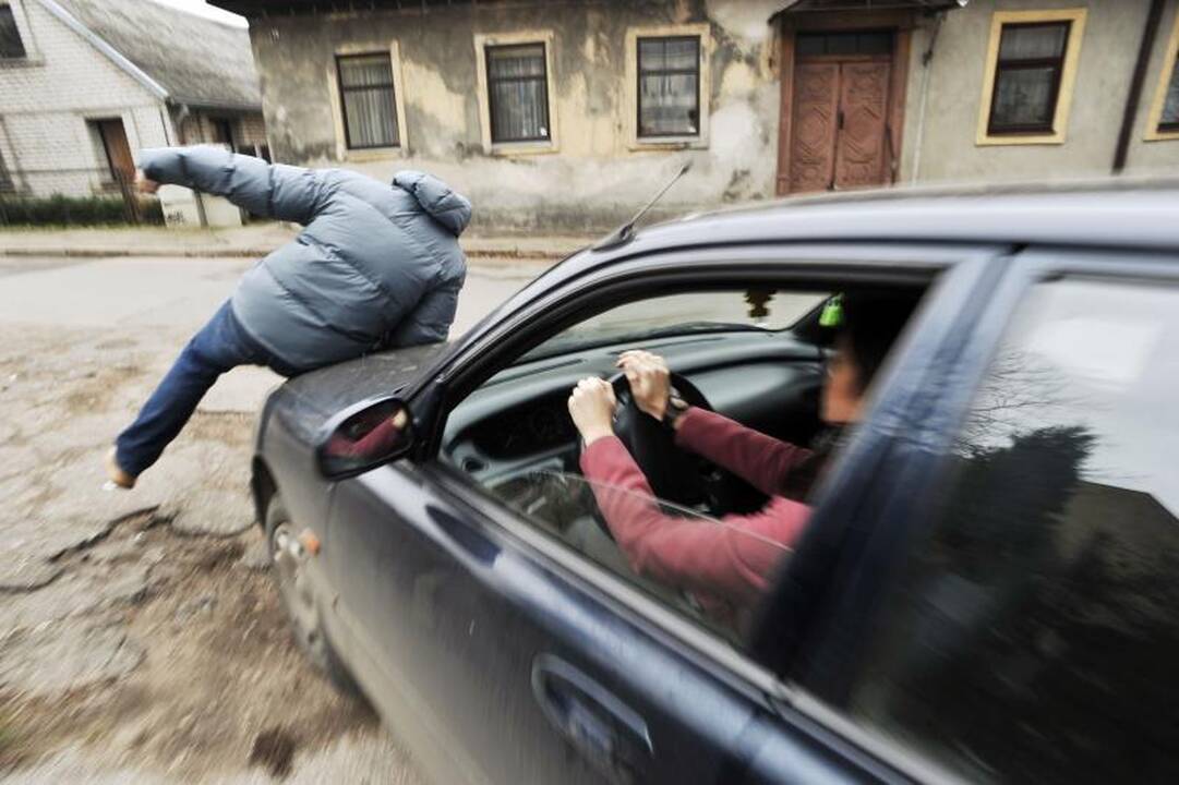 Į Kauną grįžta šokinėjimo po ratais mada