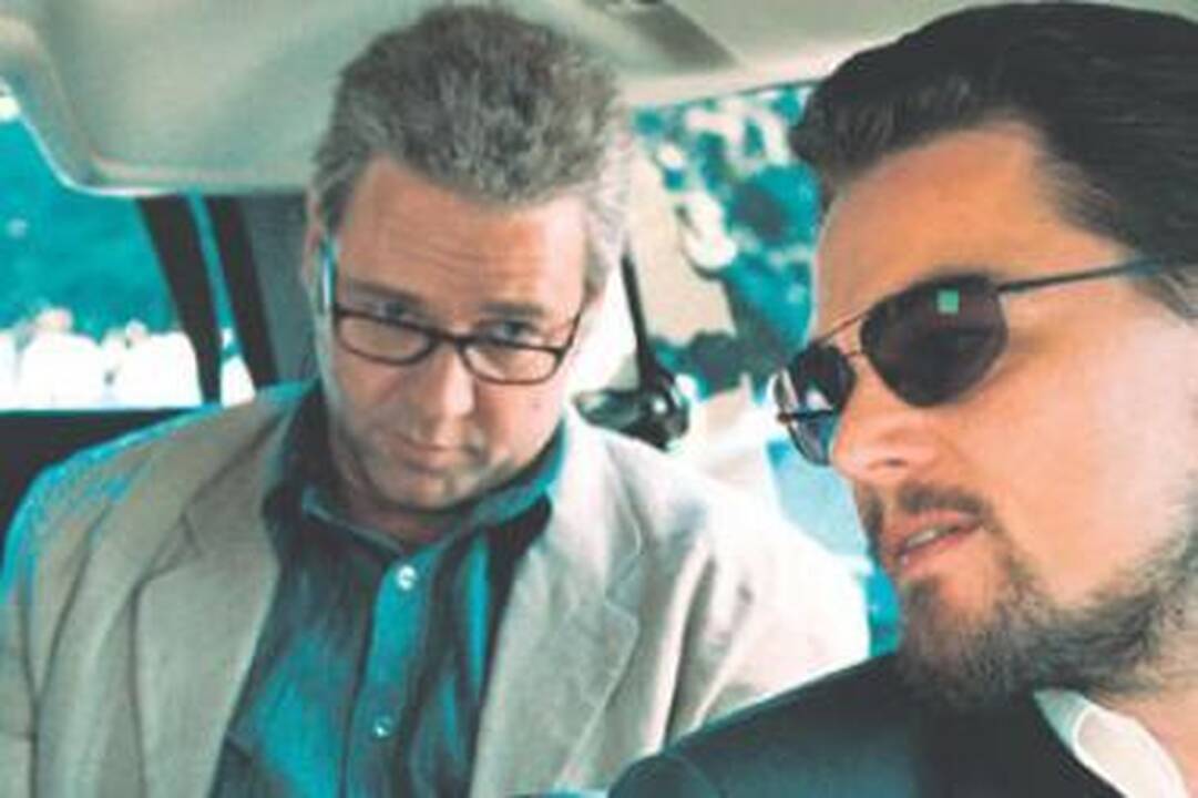 "Melo pinklės" – R.Scottas tuščiais šoviniais nešaudo