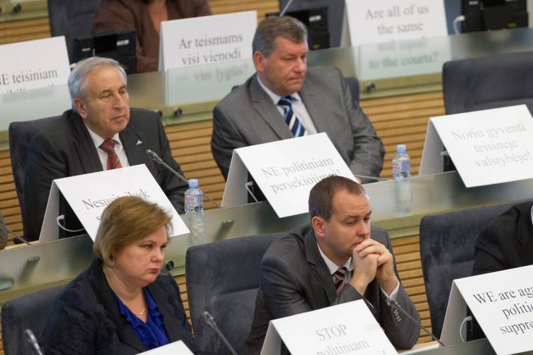 „Darbiečiai“ Seime prezidentę                pasitiko protestu