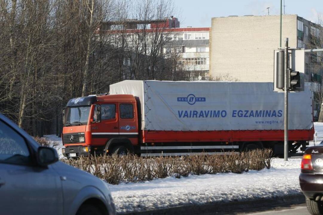 Atgauti vairuotojo pažymėjimą bus sunkiau