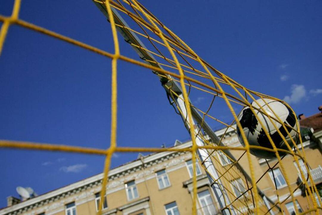 Jaunieji futbolininkai mokysis po vienu stogu Fabijoniškėse