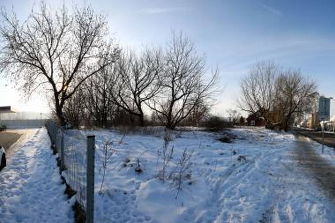 Užkarda: šiame sklype prieš penkerius metus statyti parduotuvę planavęs V.Matijošaitis leidimų negavo iki šiol.
