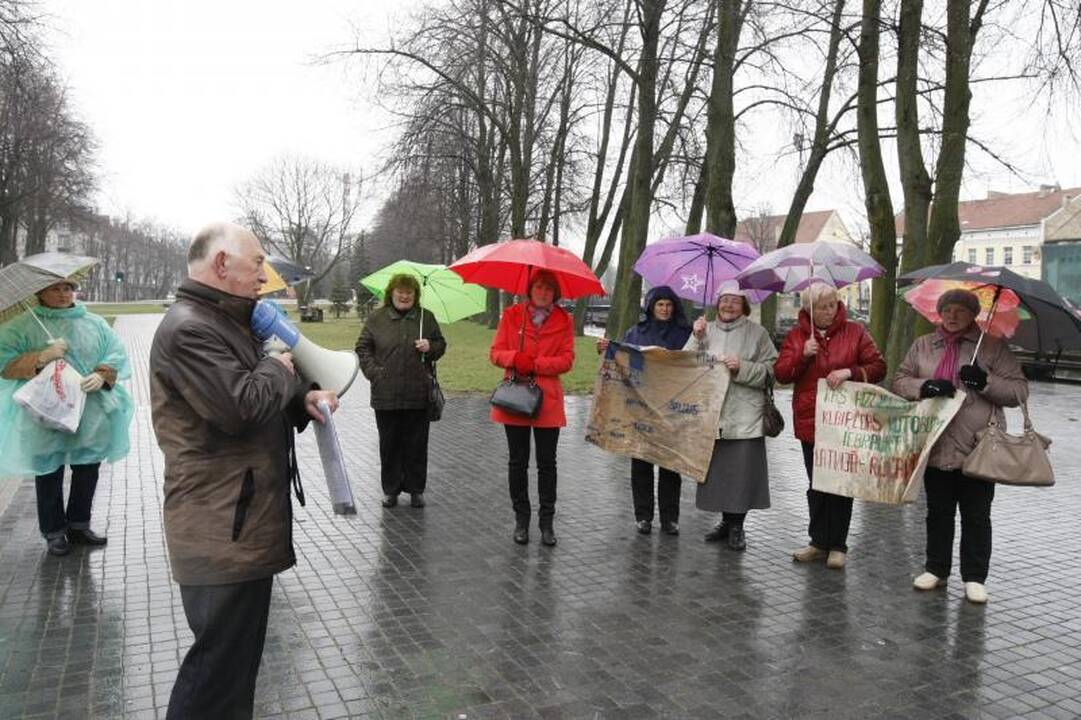 Prie uostamiesčio rotušės – neįprastas latvių piketas