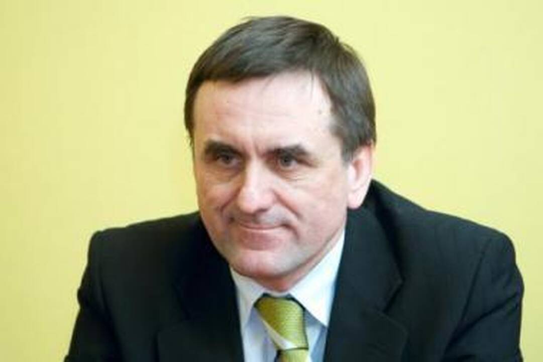 Devyndarbis: A.Valinskas įsitikinęs, kad būdamas politiku gali tęsti ir karjerą televizijoje.
