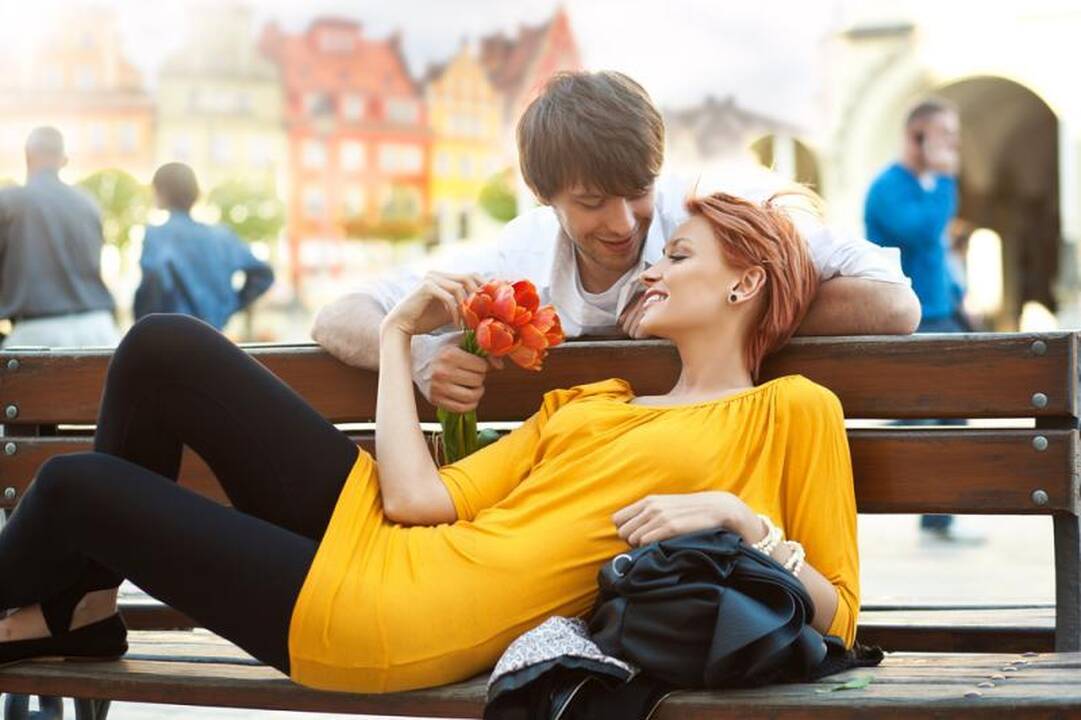 Apie ką nevalia prasitarti             merginai?