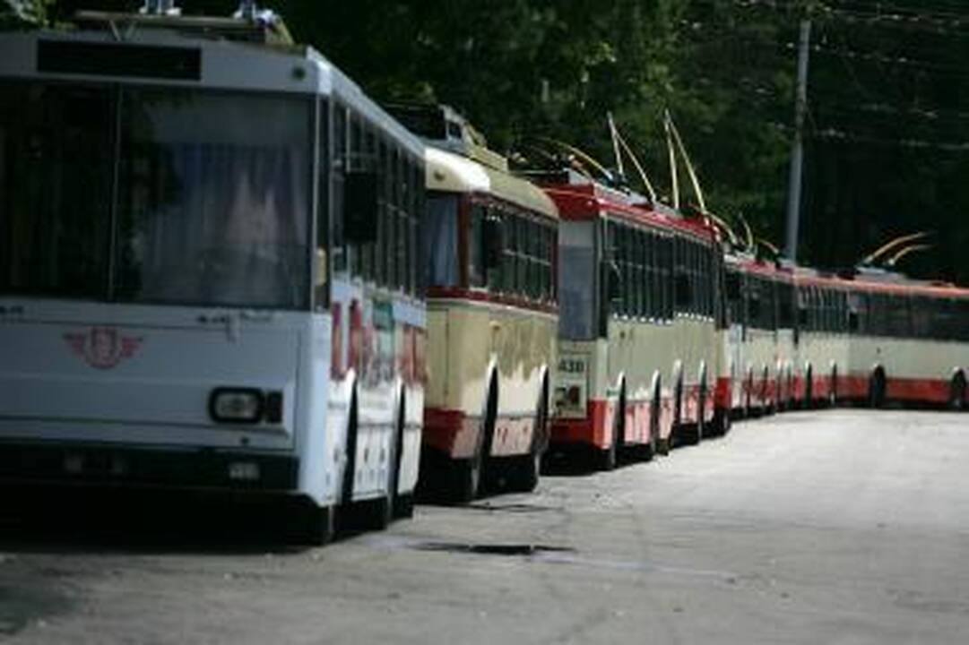 Troleibusų vairuotojai jaučiasi engiami