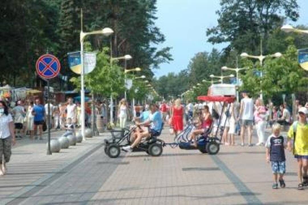 Realybė: rusams jau įgriso nuolatinės spūstys Maskvoje, tad šie ėmė pirkti butus, skirtus poilsiui Palangoje, į kurią atvykti užtrunka gerokai mažiau laiko nei į šalia Maskvos...