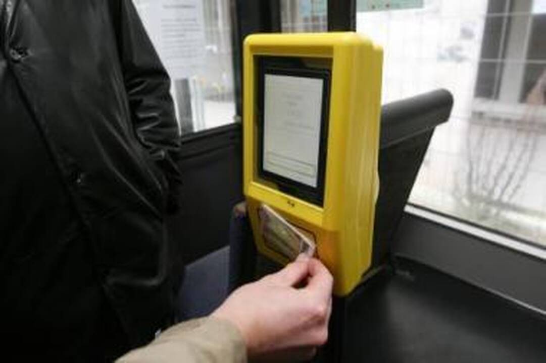 Trikdžiai: ne visi klaipėdiečiai, priglaudę elektroninę kortelę prie komposterio, iš karto išgirdo garsinį signalą.