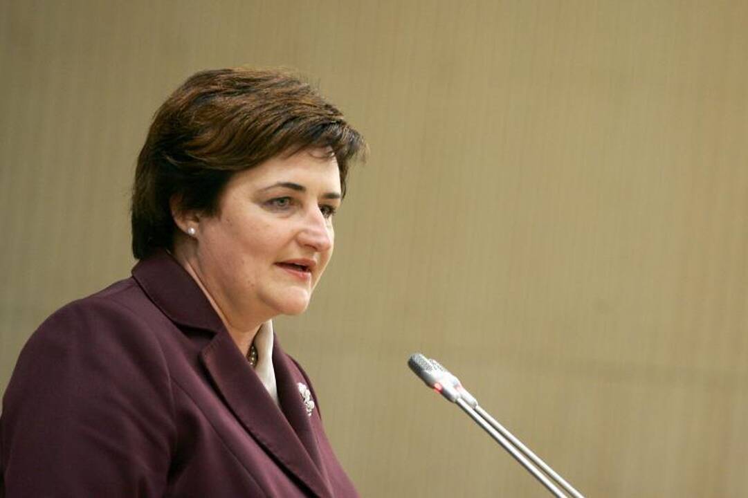 Būsimieji ministrai su Prezidente užsienietiškai kalbėti nenori