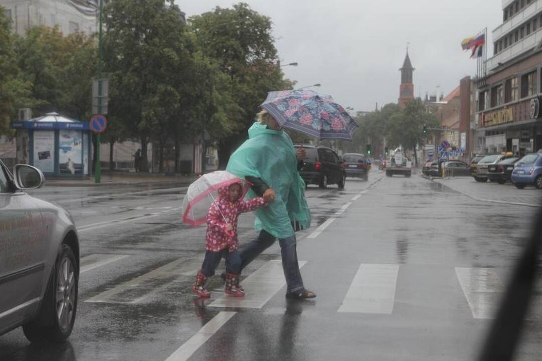 Balandžio pabaiga pajūryje primins rudenį
