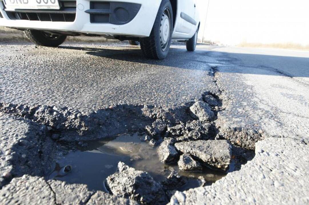 Duobėtoms gatvėms – milijoninė dūmų uždanga?