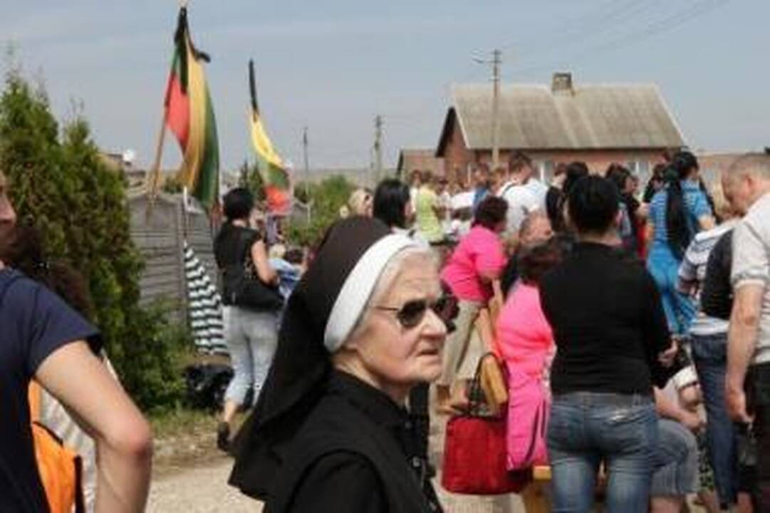 Sargyba: žmonių gretos praretėja tik paryčiais, o įdienojus jų vėl susirenka apie pusšimtį ir daugiau.