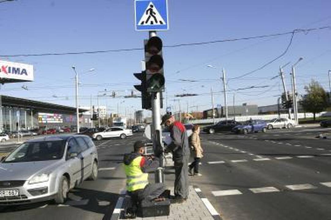 Pramonės pr. ir Draugystės g. sankryžoje - modernūs šviesoforai